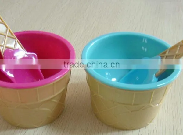 Plastic Ice Cream Dish and Spoon Classic