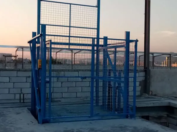 Warehouses Closed Type Structure Hydraulic Truck Lift photo-2