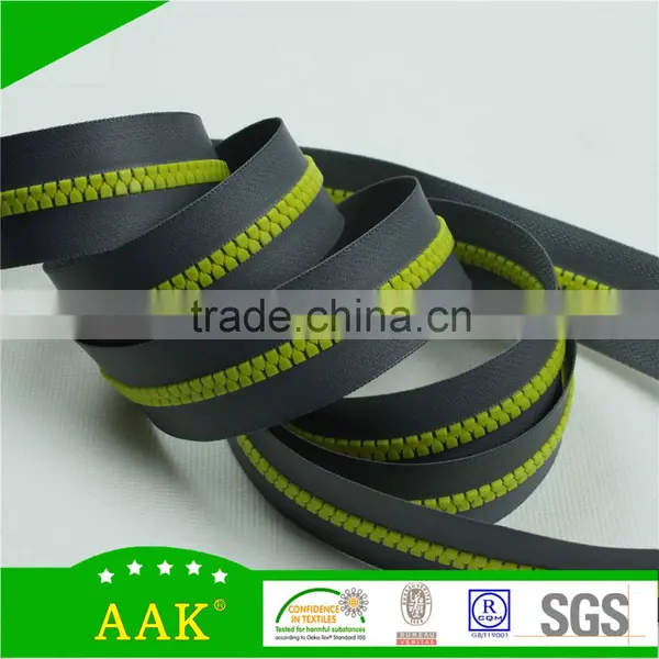 5#Plastic Long Chain Waterproof Zipper photo-3