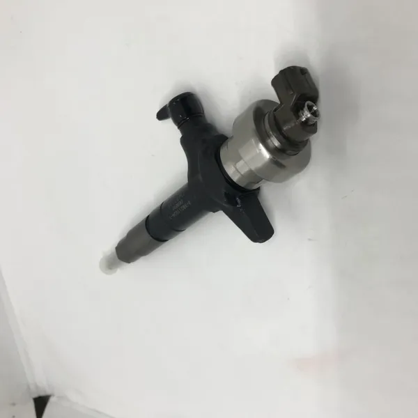 High Quality Isuzu 4JJ1 Engine Diesel Engine Parts Fuel Injector 095000-6980 photo-3