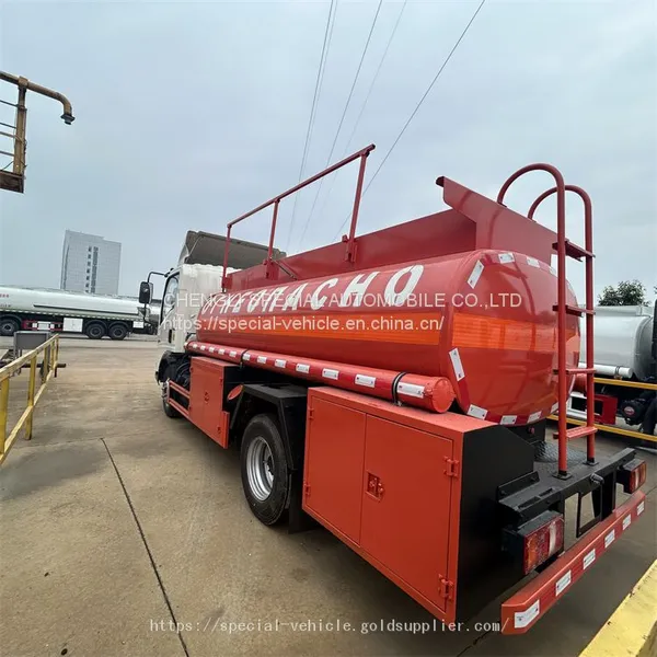 Sinotruk Oil Tanker Liquid Cargo Hauling Fuel/oil Tank Semi Trailer photo-5