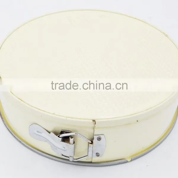 Colorful Round Springform Pan With Two Bottoms photo-3