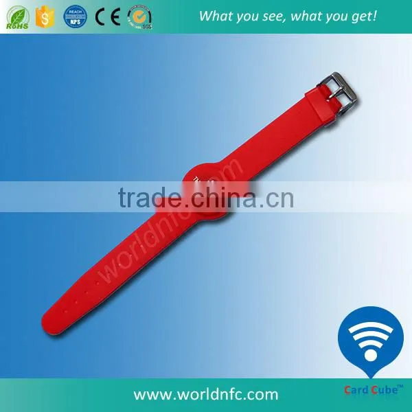 China Suppiler Round NTAG216 Chip RFID PVC Wristband photo-3