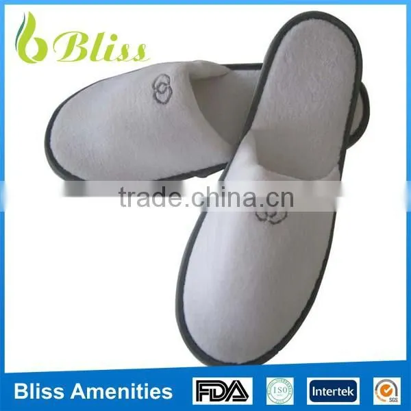 N29 Best Seling Disposable Eco-Friendly Hotel Slippers With Embroideried Customized Logo photo-2