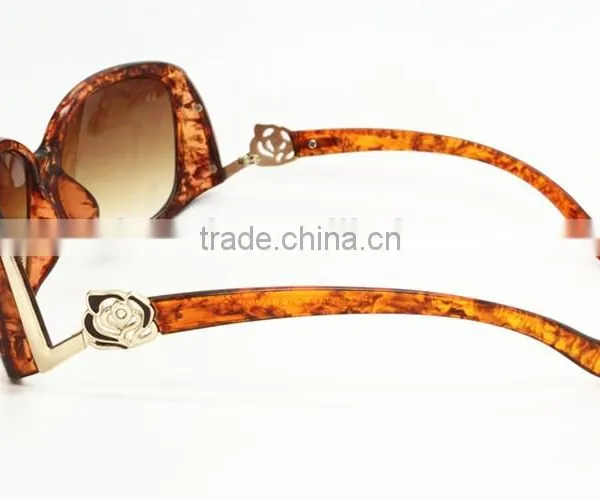 Latest Fashion Italian Designer Brand Sunglasses With Yourself Logo photo-4