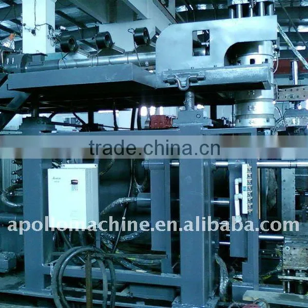 PE plastic bottle blow molding machine