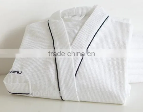 Cotton White Waffle Bathrobe With Embroidered Logo for 5 Star Hotel photo-2