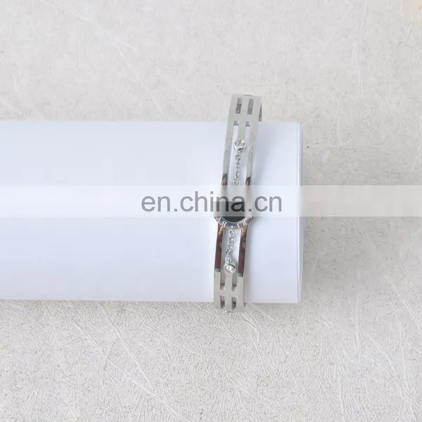 Crystal With Smoothly Open Cuff Bracelate photo-5