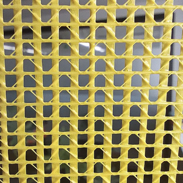 Malha de arame soldado revestida de plástico com espessura de 0,5mm e 200g/m², resistente à radiação UV para uso exterior