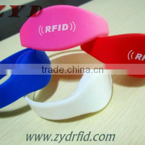 NFC LF125KHz RFID Cheap Printed Silicone Smart Wristband photo-3
