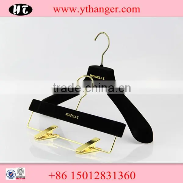 Durable Hook Red Anti-slip Plastic Clothes Hanger photo-3