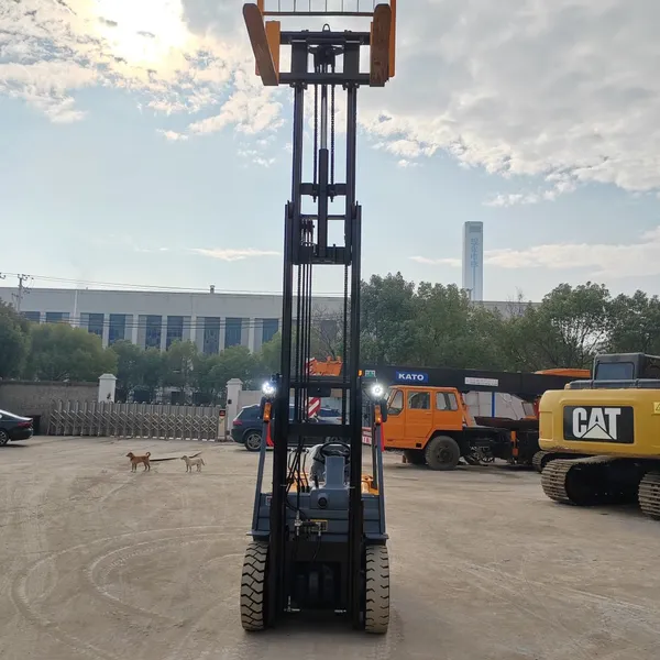 Original Imported TCM 3-ton Three Section Gantry Lifting 4.5 Meters Forklift for Sale at a Low Price photo-2