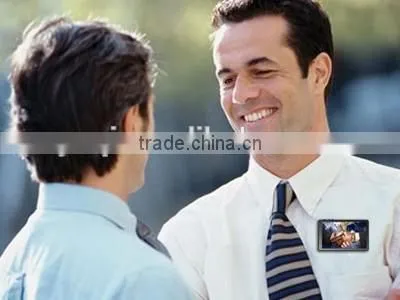 CE RoHS FCC Approved 3.0 Inch Wear Photo Badge, Picture Player, Magnetic Pic Displayer photo-4