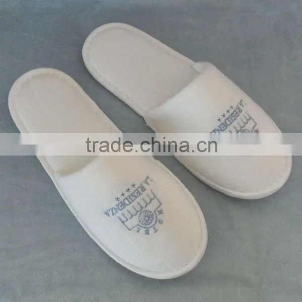 Disposable 100% Cotton Hotel Slippers With Beautiful Embroidery
