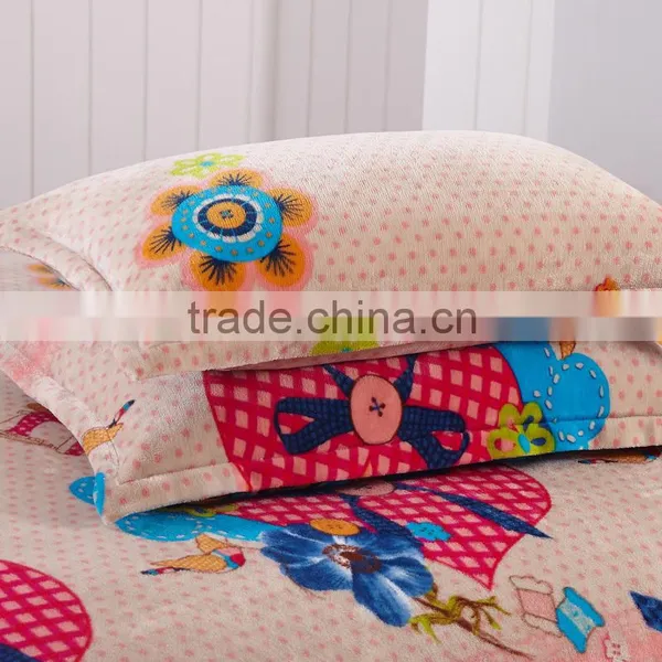 Hot Selling Luxurious Large Warm Heart PrintedThick Flannel Plush Quilted Bedding Set -Made in China photo-6
