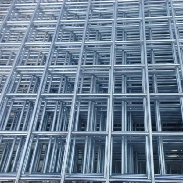 Galvanized Iron Wire Mesh Roll With Square Hole Design for Chicken Cage Construction