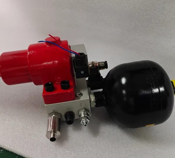 Hydraulic Manifold Block With Accumulator and Control Valves for Forklifts 250 Bar Aluminum Steel Construction photo-2