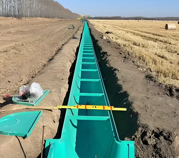Canal de drenaje de agua de FRP duradero para un eficiente suministro de riego agrícola.