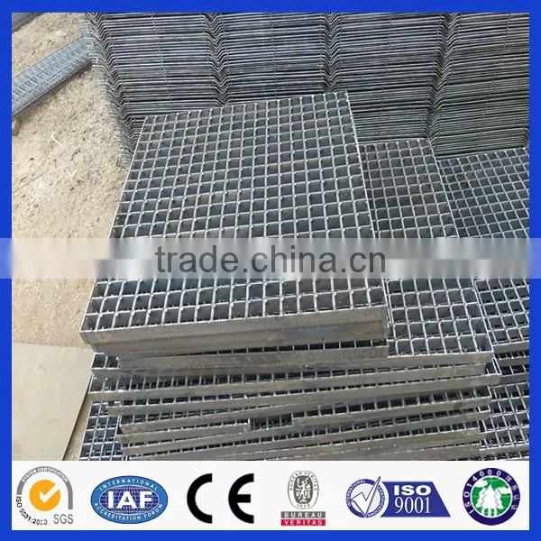 DM Bigger Round Holes Customized Hot Dip Galvanized Steel Grating Galvanized Plain Steel Bar Grating photo-3