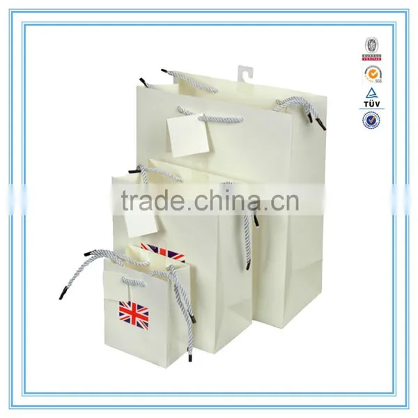 China Custom White Cardboard Paper Bag Shopping Paper Bag Paper Gift Bag With Handles photo-5