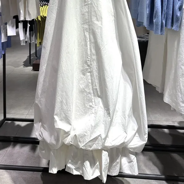 Beautiful White Suspender Flower Bud Dress for Women in Summer, Perfect for Relaxation, Loose and Slimming, Plus Plus Plus Size Fluffy Skirt photo-4