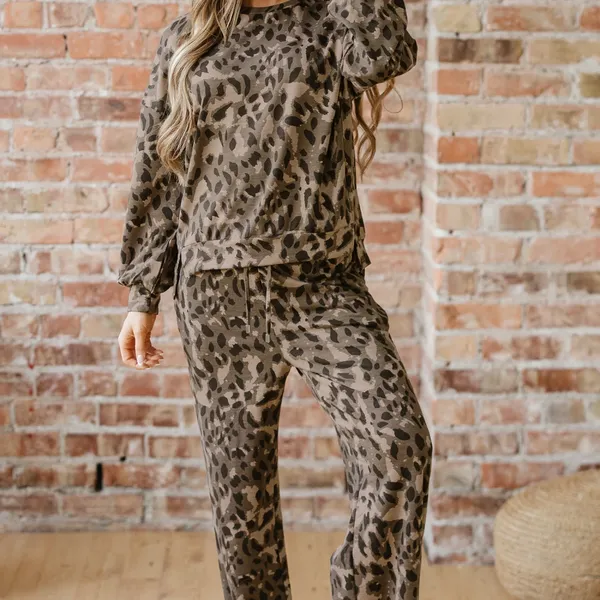 Wholesale Chic Pearl Trimmed Coat Pants Women Set Elegant Long Sleeve Stand Collar Short Jacket Wide Leg Trouser Modern Lady 2 Pieces Sets photo-4