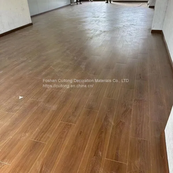 Foshan Foreign Trade Export MDF Floor Density Board 9mm Laminate Floor Engineering Board Decoration Composite Wood Floor Wholesale photo-2