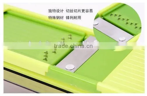 Cy284 Multifunction Kitchen Vegetable Tool Plastic Garlic Press Grater With Storage for Garlic Ginger photo-5
