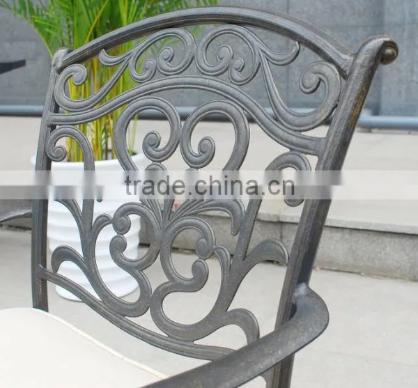 2016 Hot Selling New Fashion Elegant Cast Aluminium Furniture Table Set photo-4
