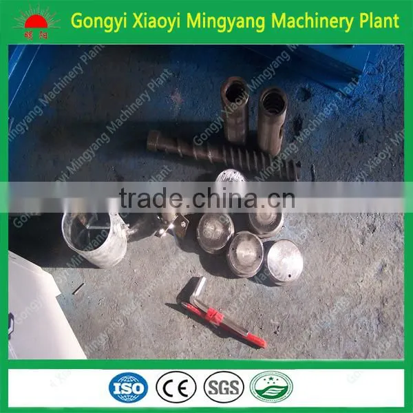 2016 Hot Sell Screw Type 80kg per Hour Durable Pellet Extruding Machine Used for Fish Food photo-4