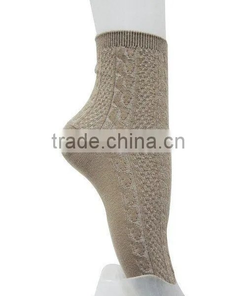 Double Needle Cable Jacquard Women Socks