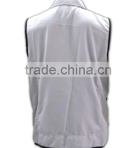 China Manufactory High Quality Light Color Tailored Unique Pocket Work Vest photo-4