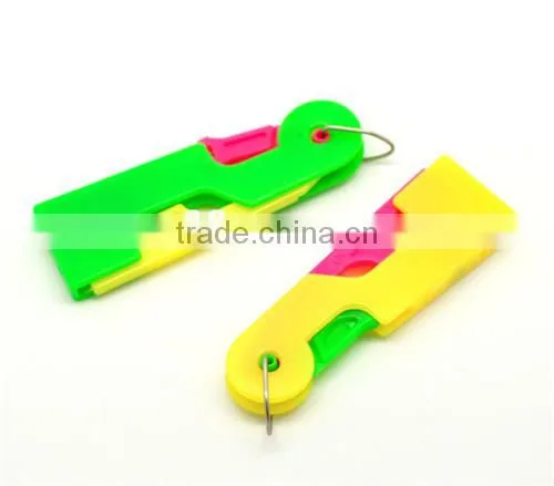 Wholesale Mixed Automatic Practical Plastic Easy Needle Threaders photo-3