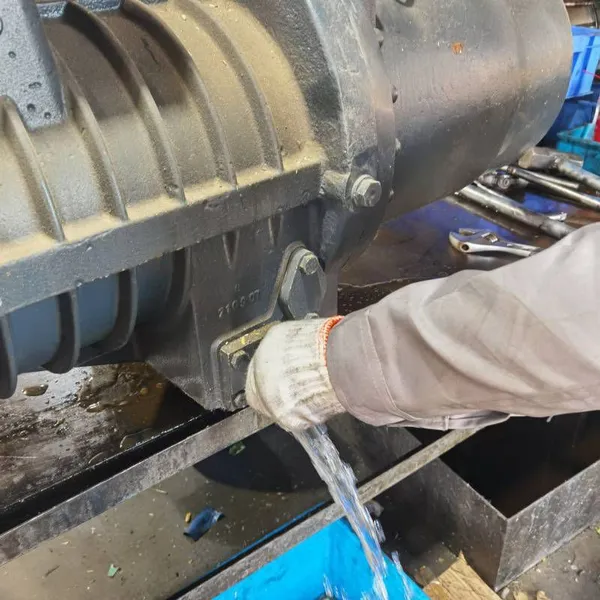 Maintenance of Carrier Screw Compressors in Central Air - Conditioning Systems With High Noise, Modification of Unit Electrical Control, and Cleaning of Multi - Connected Air - Conditioning Systems photo-4