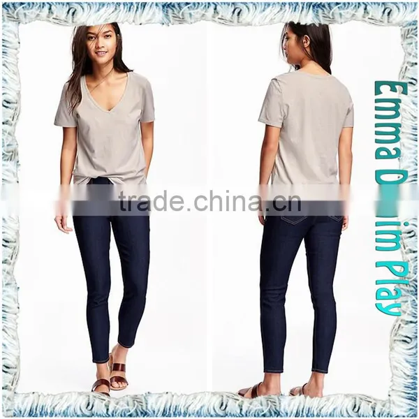 Latest Style Customized Made Sketch Leisure Ladies Grey Organic Cotton Deep V Neck T Shirts photo-3