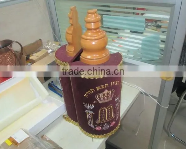 Unique Shape Creative Design Wooden Wine Box With Flannelette Covered photo-5