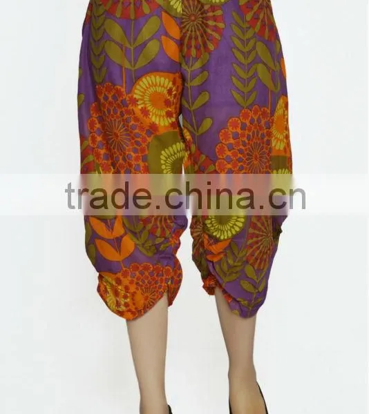 Women Cotton Black Mulicolored Flowers Design Short Harem Capri Pants photo-4