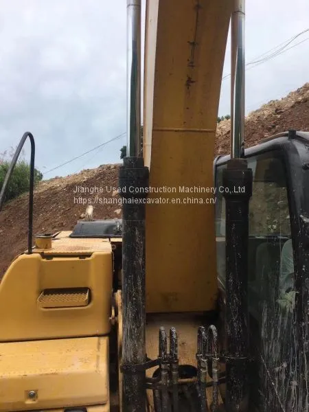 Komatsu 200-7 Excavator photo-3