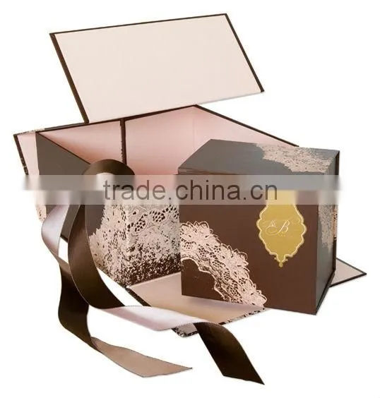 Delicate Paper Folding Gift Box With Ribbon photo-3