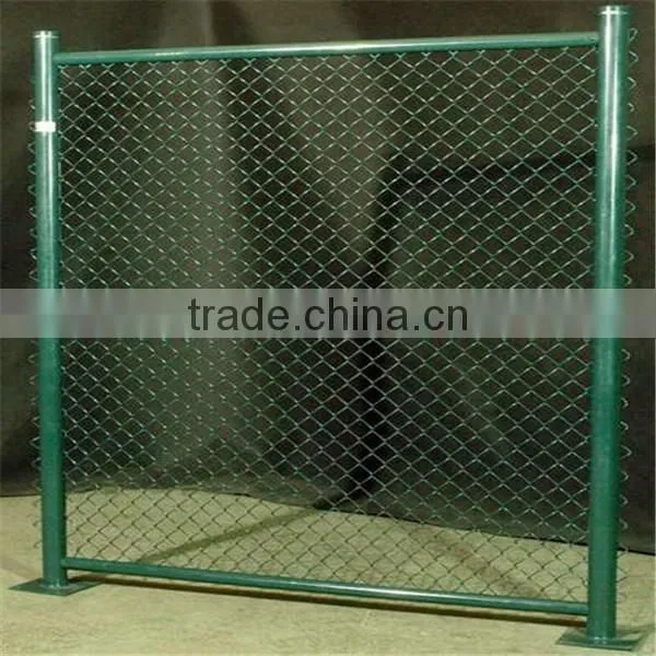 Chain Link Fence With Barbed Wire Overhang / Chain Link Fence Top Barbed Wire photo-4