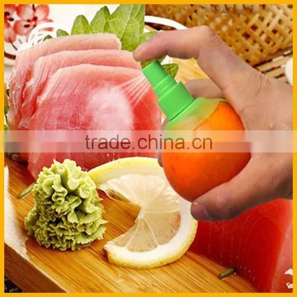 New Design Kitchenware Plastic Lemon Squeezer Spray photo-3
