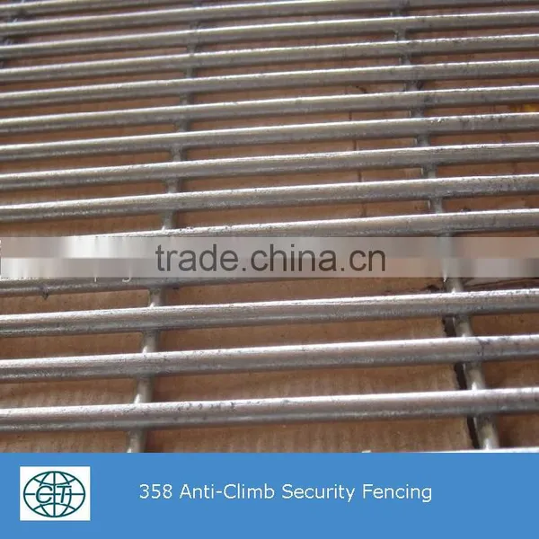 PVC Coated 358 Security Welded Mesh Fencing For Prison Protection photo-4
