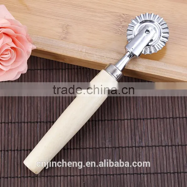 Factory Price Top Quality Hot Sale Wood Handle Stainless Steel Material Pizza Cutter photo-3