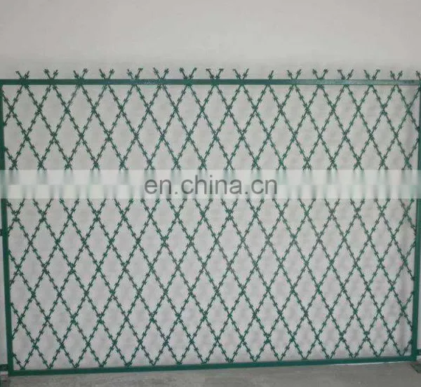 Low Price Galvanized Razor Barbed Wire Welded Wire Mesh photo-3