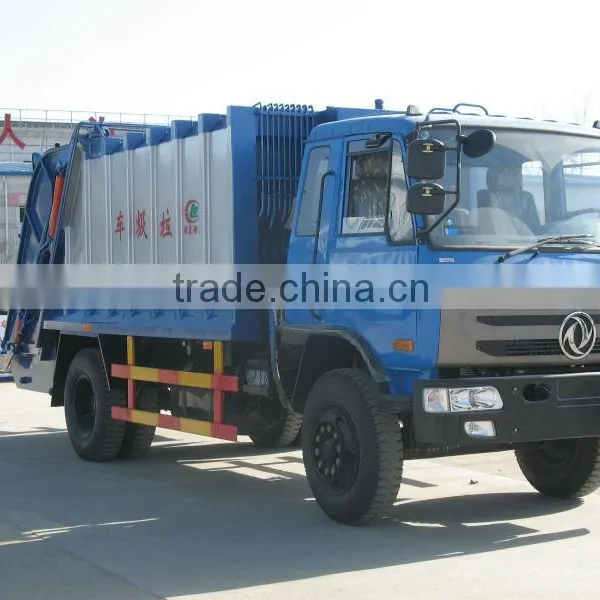 Garbage compactor truck