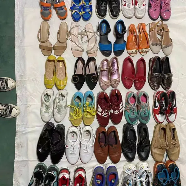 Chaussures Occasion en Gros Sepatu Bekas Zapatos de Segunda Mano Used Shoe Basketball Second Hand Shoes Stock Branded Sneakers photo-3