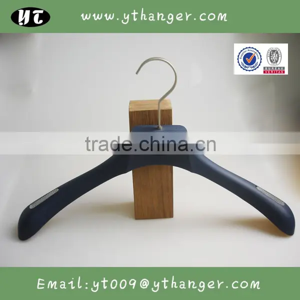 HA7016 Latest Shirts Men Hanger Design Rubber Coated Hanger photo-2