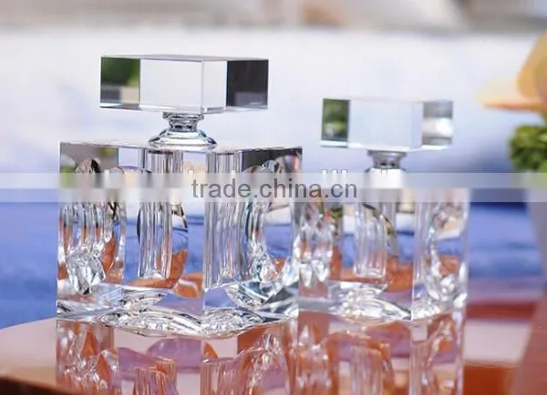 2016 Fashionable & Noble Design Crystal Perfume Bottle in Crown Design photo-2
