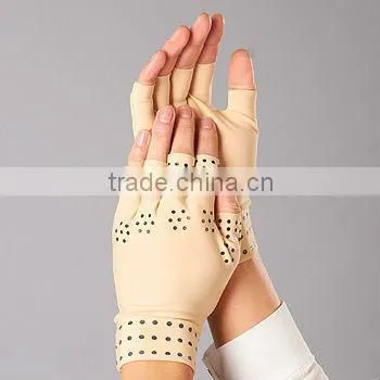 MAGNETIC ANTI-ARTHRITIS THERAPY GLOVES photo-2