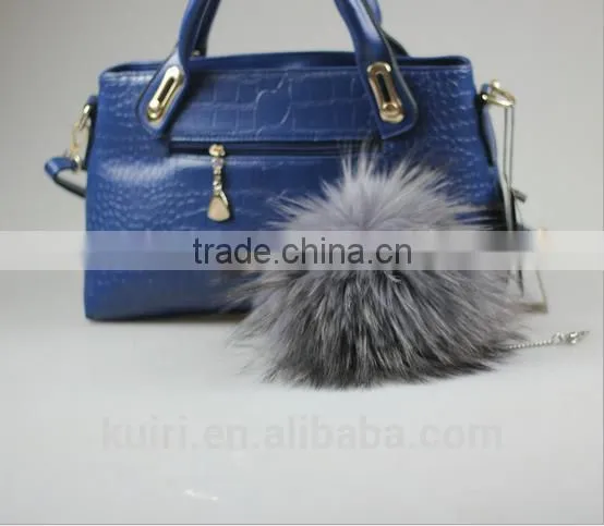 Factory Supply 100% Real Raccoon Fur Pompoms Luxurious Fur Balls Genuine Fur Pom Pom for Bag Hats Cap Scarf Gloves Attached the photo-2